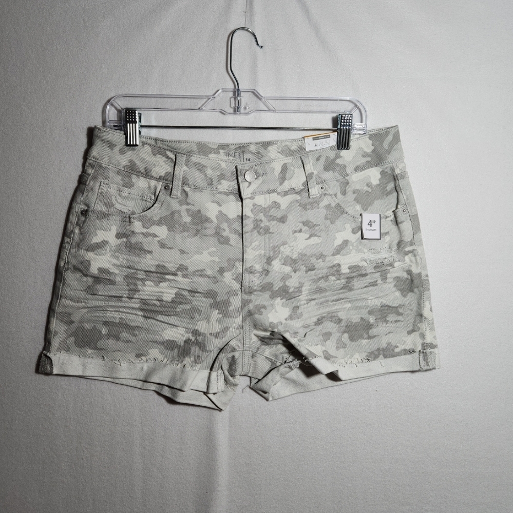 Time and Tru Grey Camo Camouflage Womens Denim Jean Shorts Size 14 NWT.
